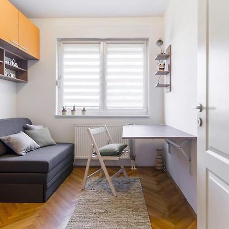 Modern Living Apts - Botanica - Private Parking Novi Sad Dış mekan fotoğraf