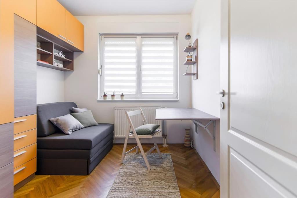 Modern Living Apts - Botanica - Private Parking Novi Sad Dış mekan fotoğraf