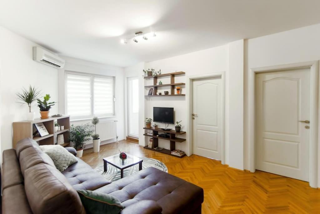 Modern Living Apts - Botanica - Private Parking Novi Sad Dış mekan fotoğraf